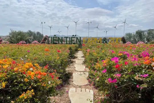 Tiên Tiến Farm & Zoo