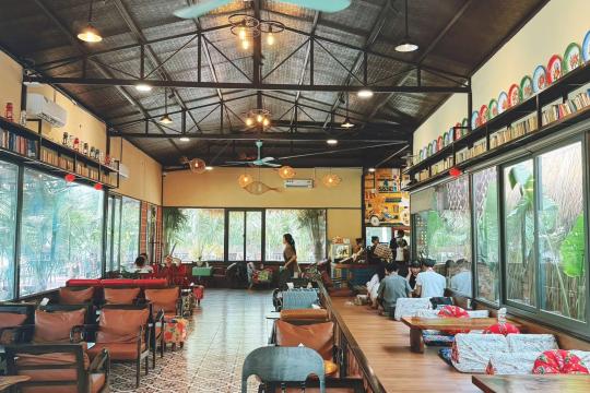 코코 카페 & 레스토랑 (CoCo Cafe & Restaurant)