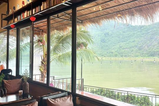 코코 카페 & 레스토랑 (CoCo Cafe & Restaurant)