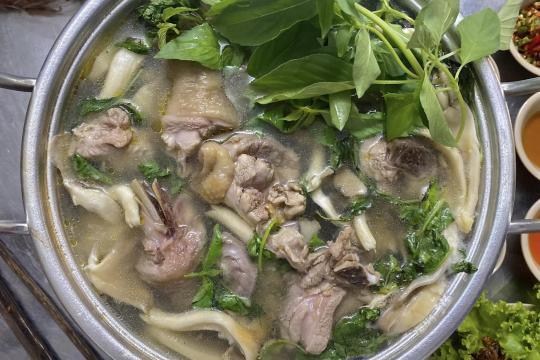 Tao Ngộ - Quán Lẩu Gà Lá É Phú Yên