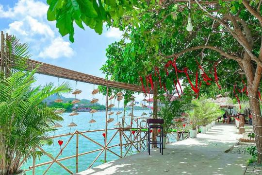 브온 아오 산 레스토랑 (Vuon Ao Xanh Nha Trang)