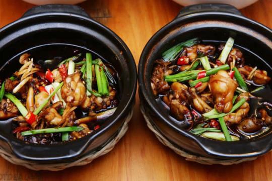 Cơm niêu Đèn Lồng