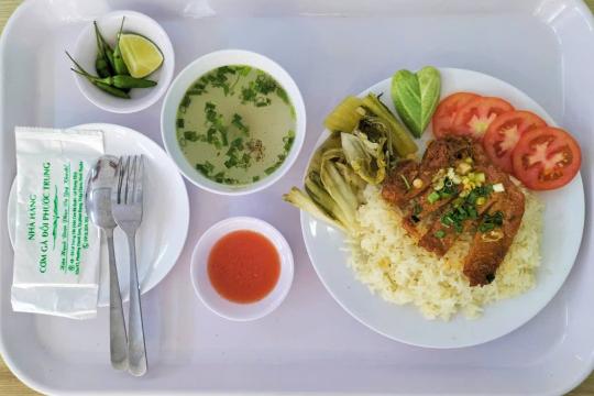 푸옥 쭝 언덕 닭고기 밥 판랑