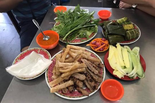 Жареные рулеты из свинины Hong Vu в Нячанге