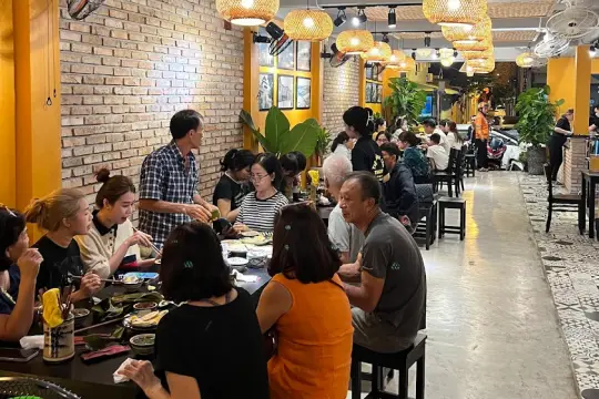 Tiệm Bánh Căn Tháng Năm