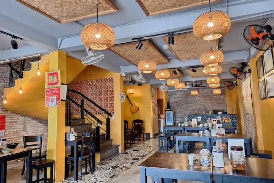 Tiệm Bánh Căn Tháng Năm