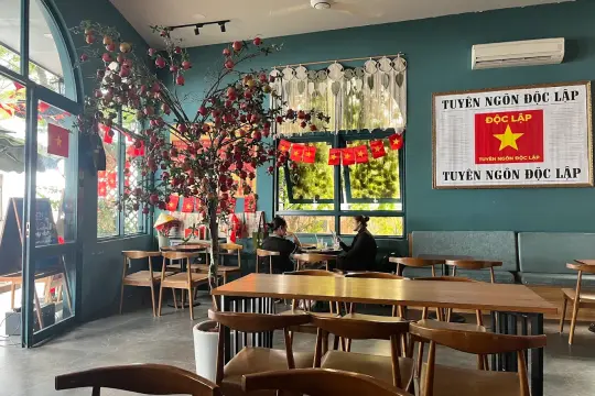 DeLion Café