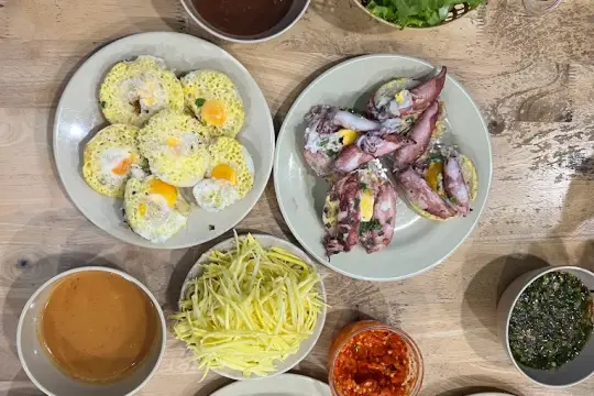 海芳 - 燕芽庄夜市小煎饼与越式煎饼店