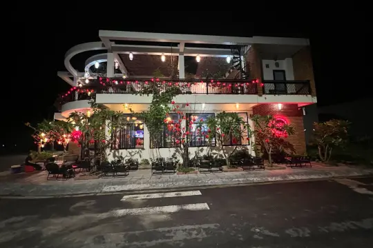 Kangaroo Cafe Bar Van Ninh