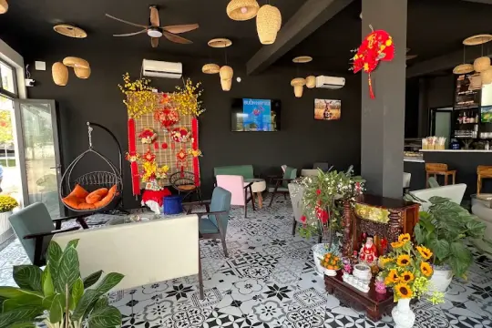 Kangaroo Cafe Bar Van Ninh